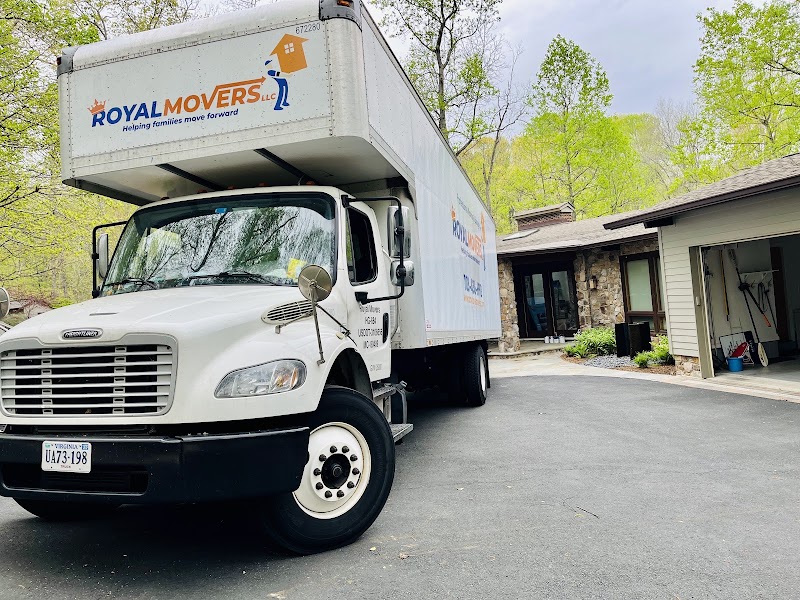 Royal Movers logo