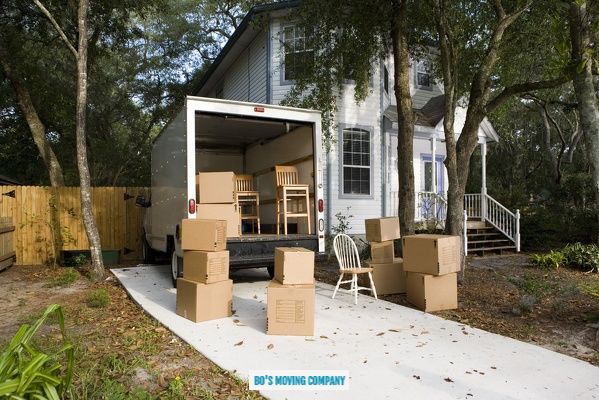 Bo's Moving Company logo