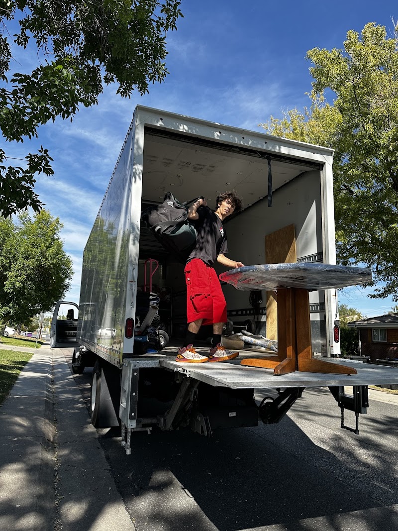 Xtreme Moving logo