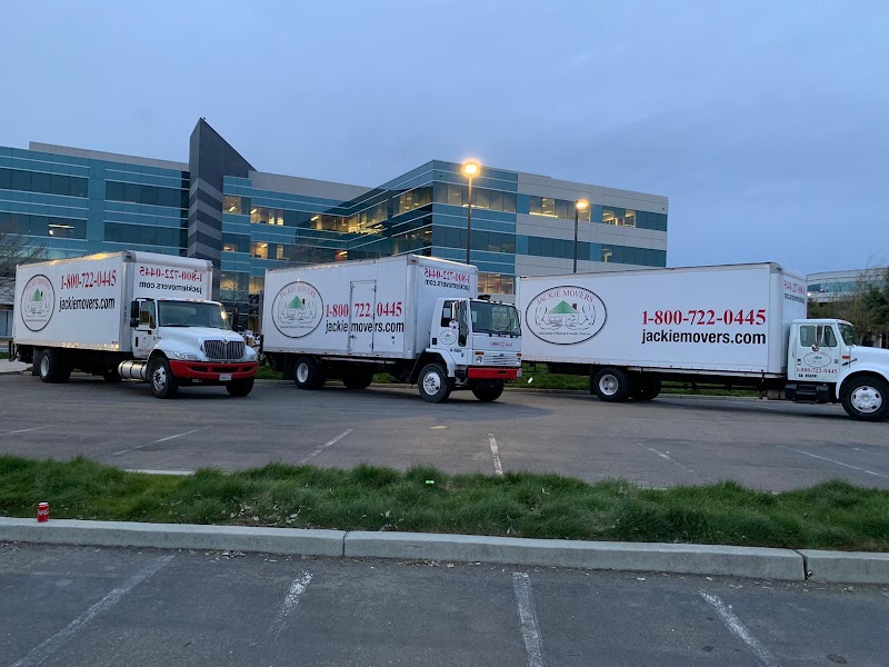 Jackie Movers logo