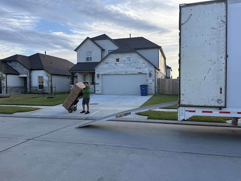 Moving On Relocation Systems Inc. logo