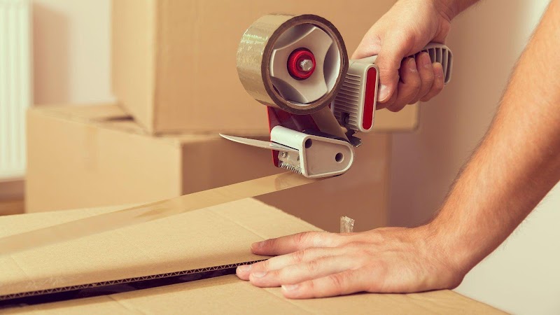 Moving Made Easy. We logo