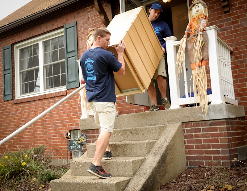 Friendly Movers LLC logo