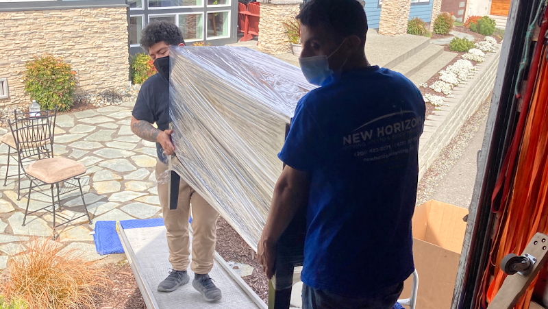 New Horizons Moving Company logo