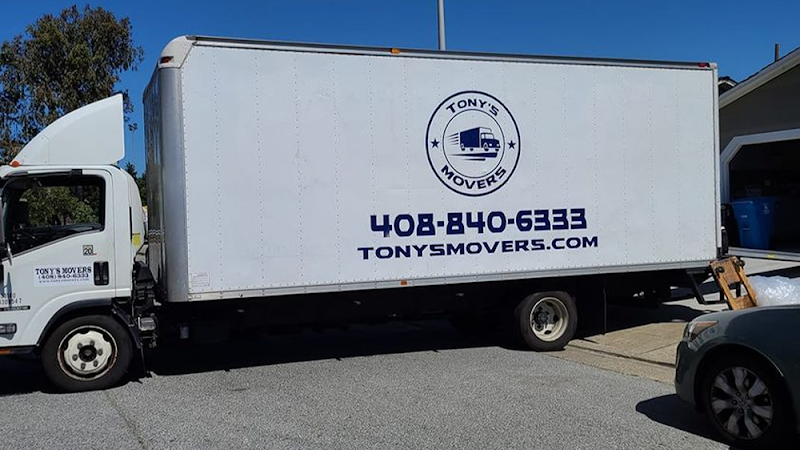 Tony's movers llc CA logo