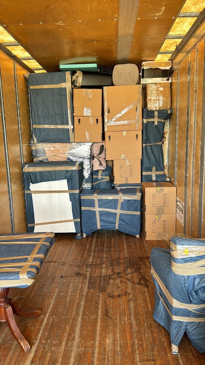 Blues Moving logo