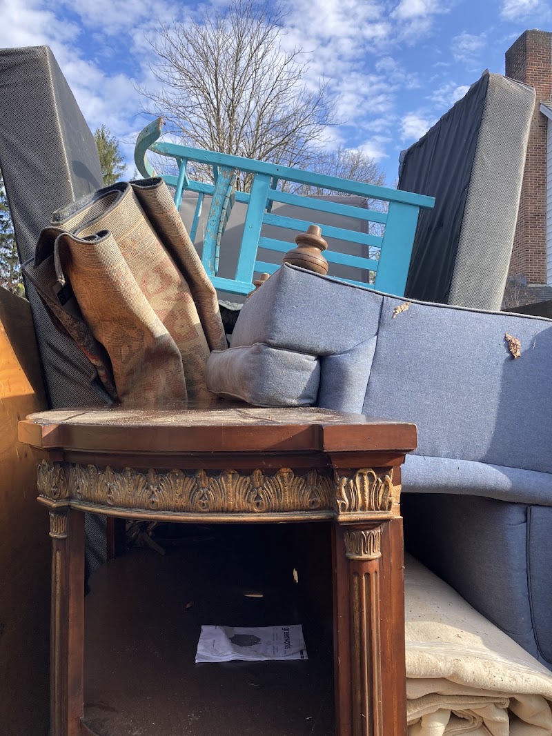 Belle's Hauling & Moving logo